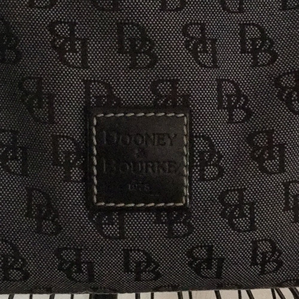 DOONEY & BOURKE PURSE - Picture 2 of 8